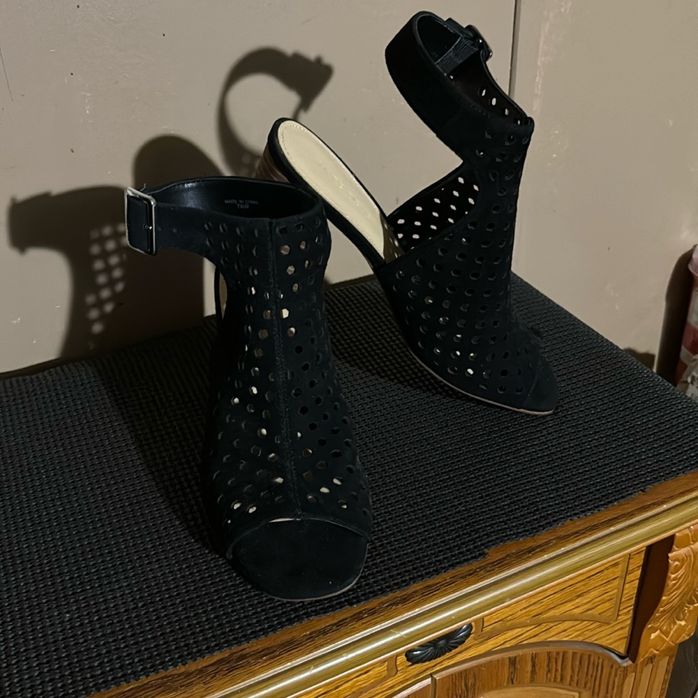 Marc Fisher Block Heel, Size 7.5 but fits like a size 7.  NEVER WORN